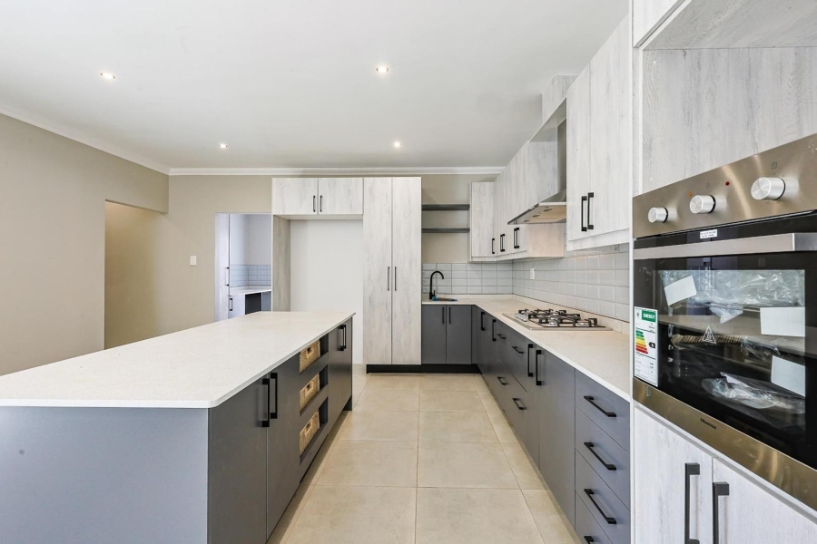 5 Bedroom Property for Sale in Silverwoods Country Estate Gauteng