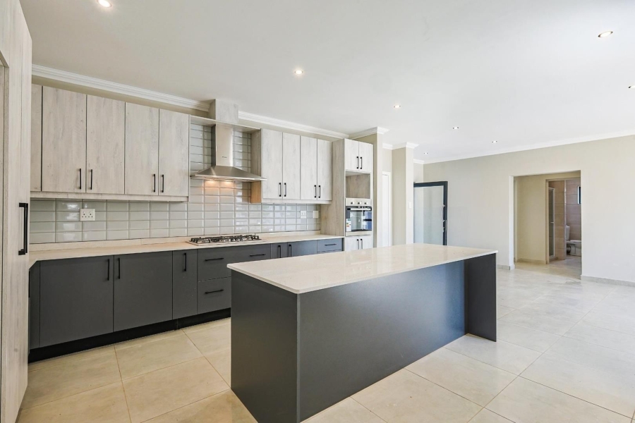 5 Bedroom Property for Sale in Silverwoods Country Estate Gauteng