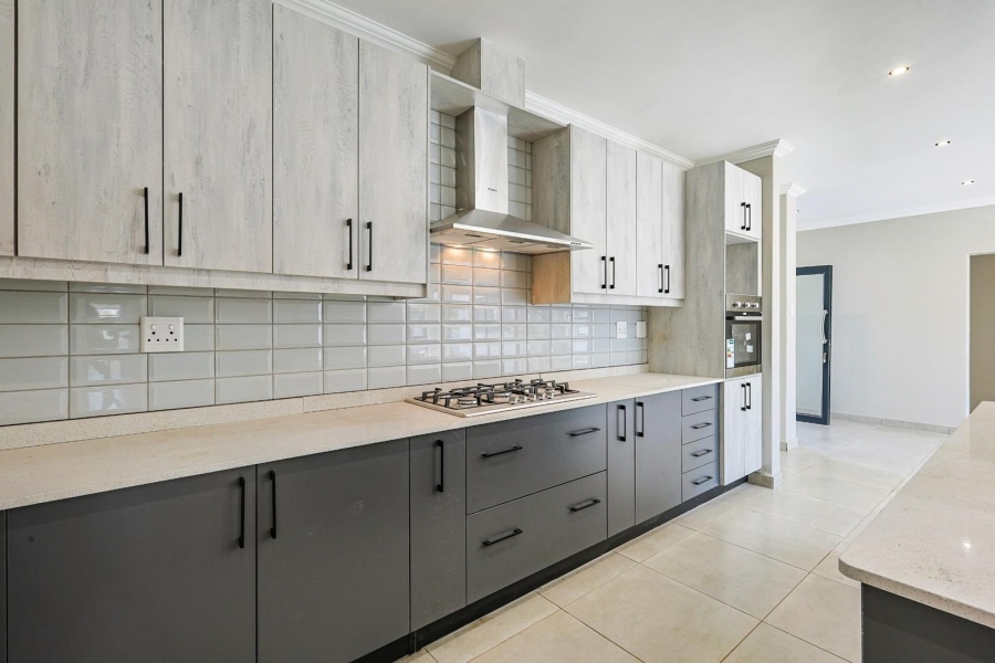 5 Bedroom Property for Sale in Silverwoods Country Estate Gauteng