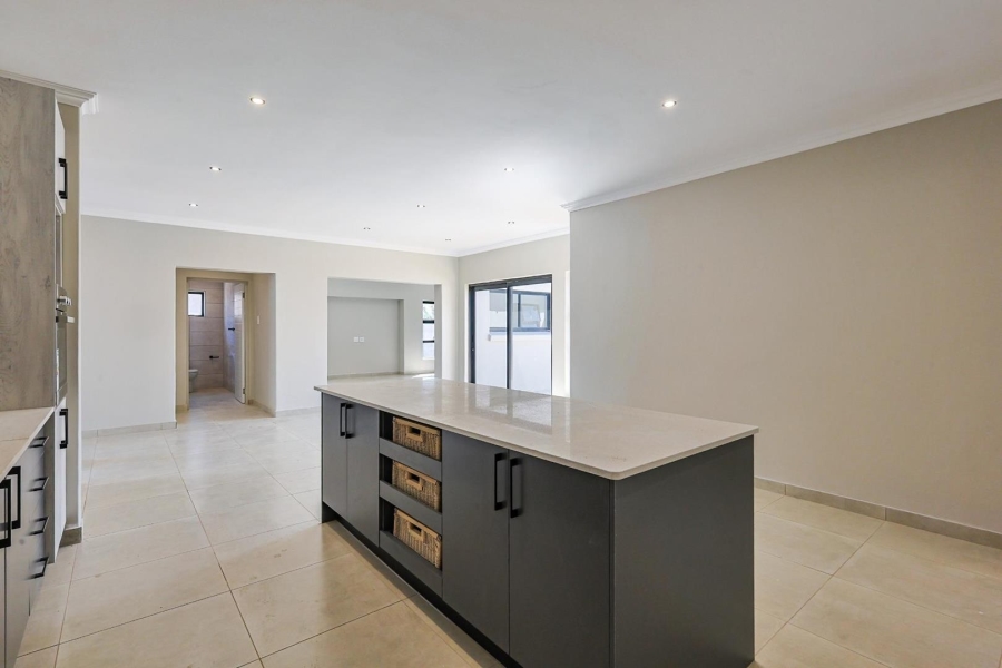 5 Bedroom Property for Sale in Silverwoods Country Estate Gauteng