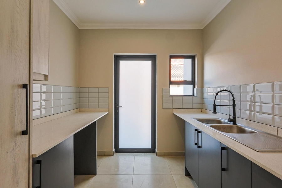 5 Bedroom Property for Sale in Silverwoods Country Estate Gauteng