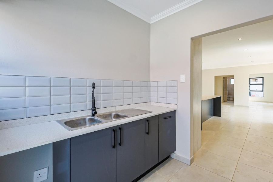 5 Bedroom Property for Sale in Silverwoods Country Estate Gauteng