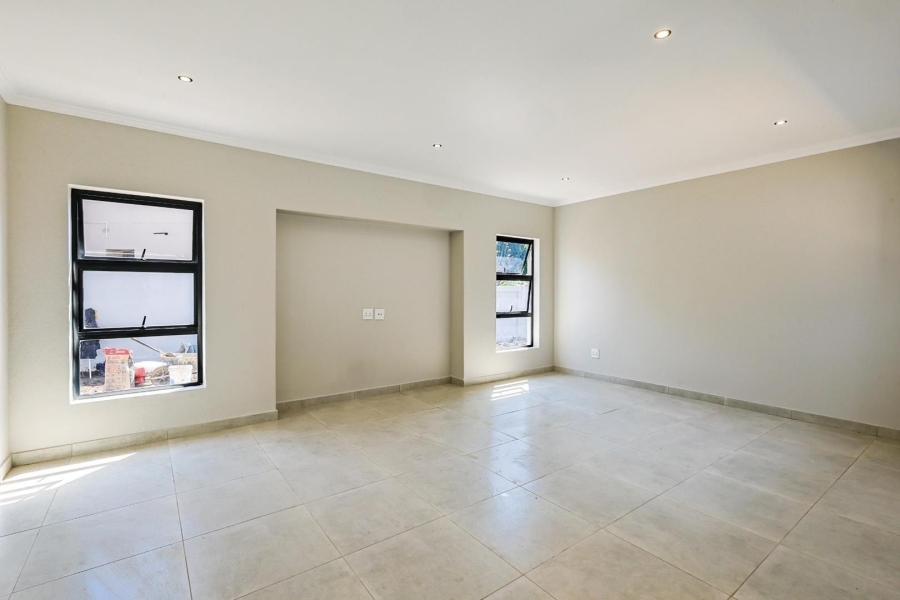 5 Bedroom Property for Sale in Silverwoods Country Estate Gauteng