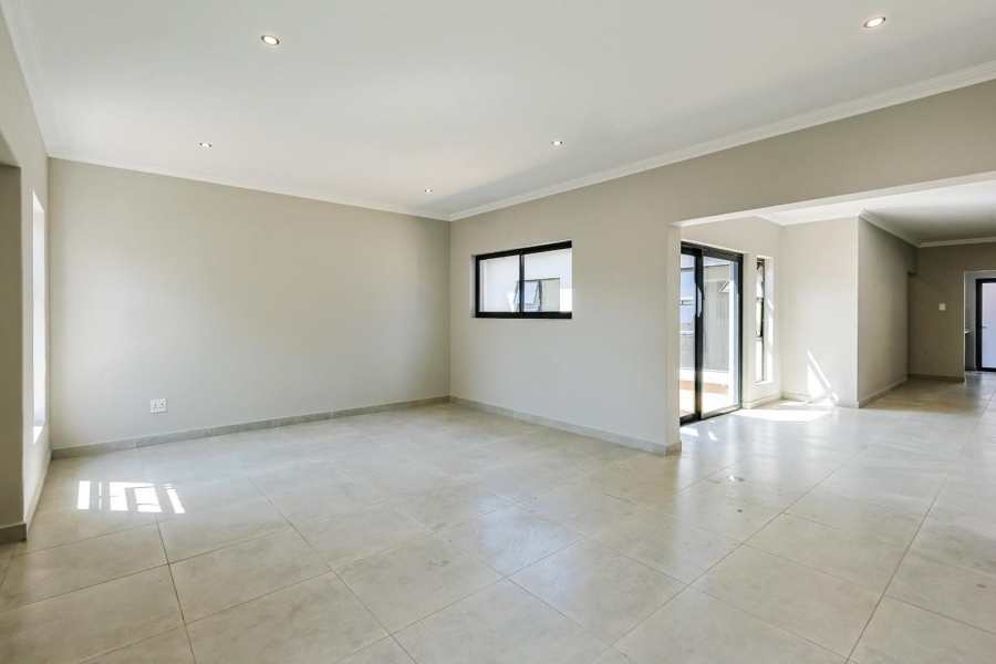 5 Bedroom Property for Sale in Silverwoods Country Estate Gauteng