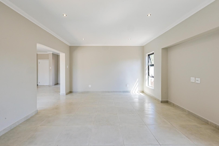 5 Bedroom Property for Sale in Silverwoods Country Estate Gauteng