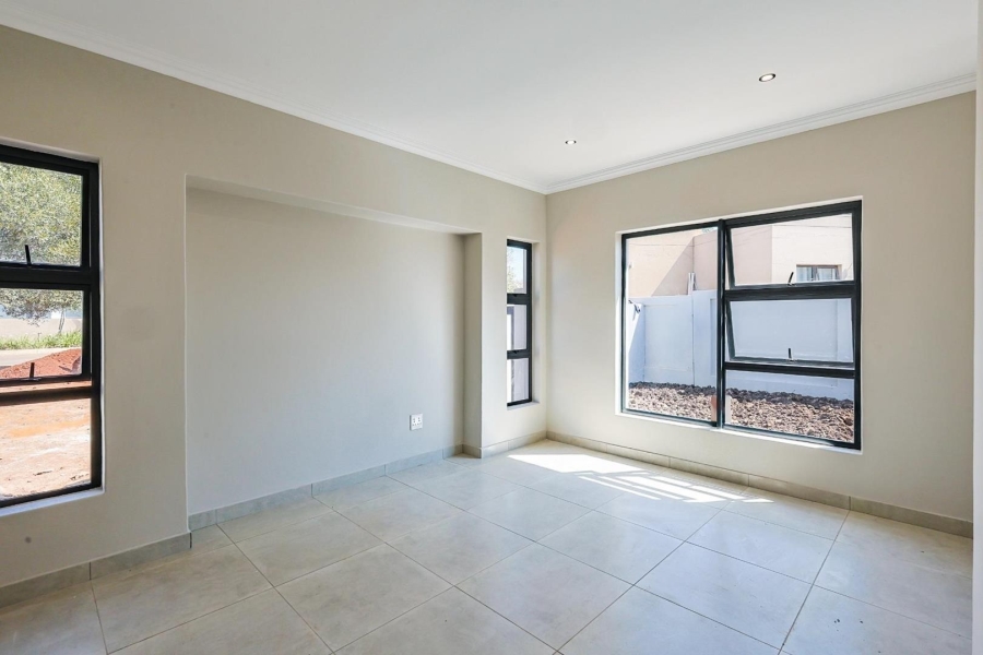 5 Bedroom Property for Sale in Silverwoods Country Estate Gauteng