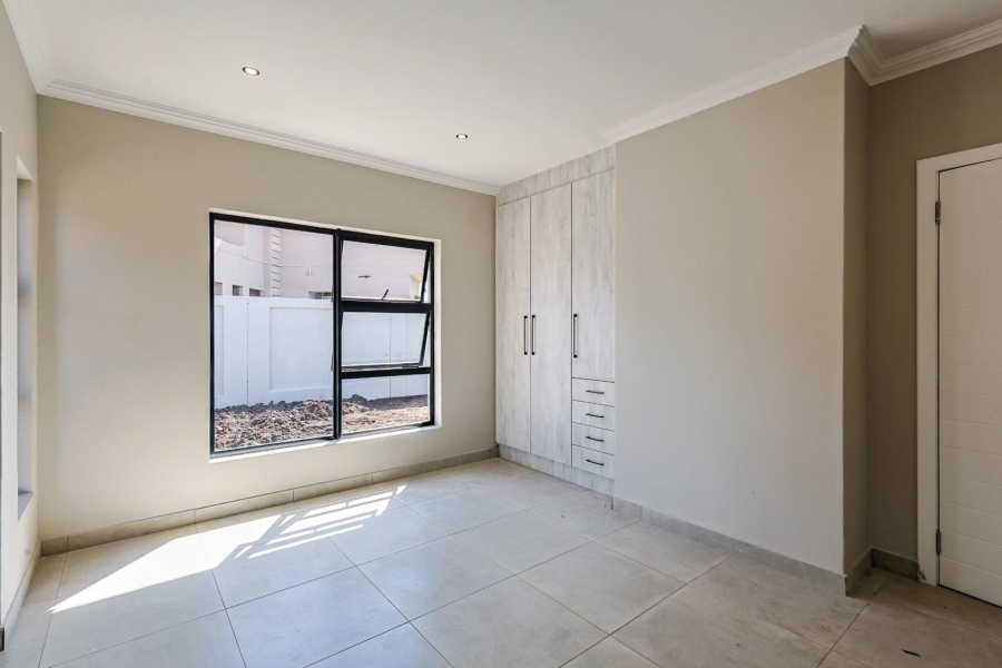 5 Bedroom Property for Sale in Silverwoods Country Estate Gauteng