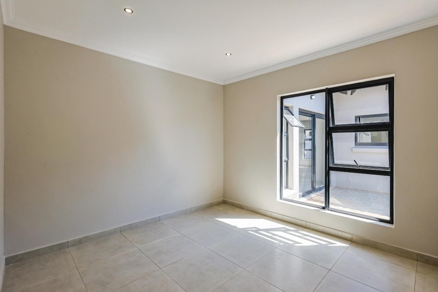 5 Bedroom Property for Sale in Silverwoods Country Estate Gauteng