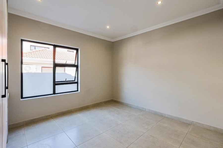 5 Bedroom Property for Sale in Silverwoods Country Estate Gauteng