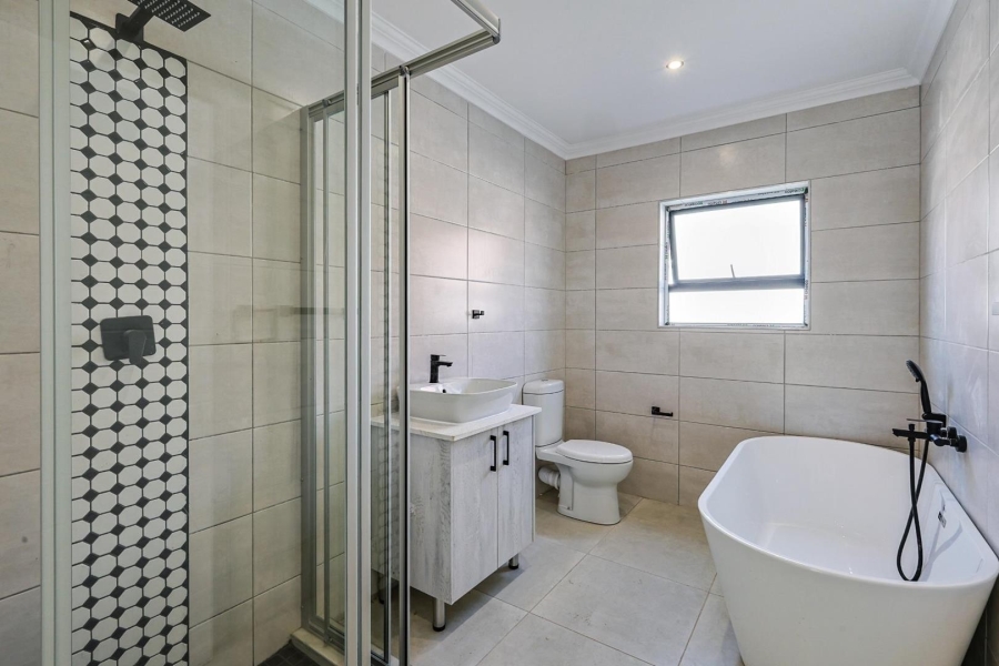 5 Bedroom Property for Sale in Silverwoods Country Estate Gauteng