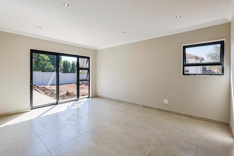 5 Bedroom Property for Sale in Silverwoods Country Estate Gauteng