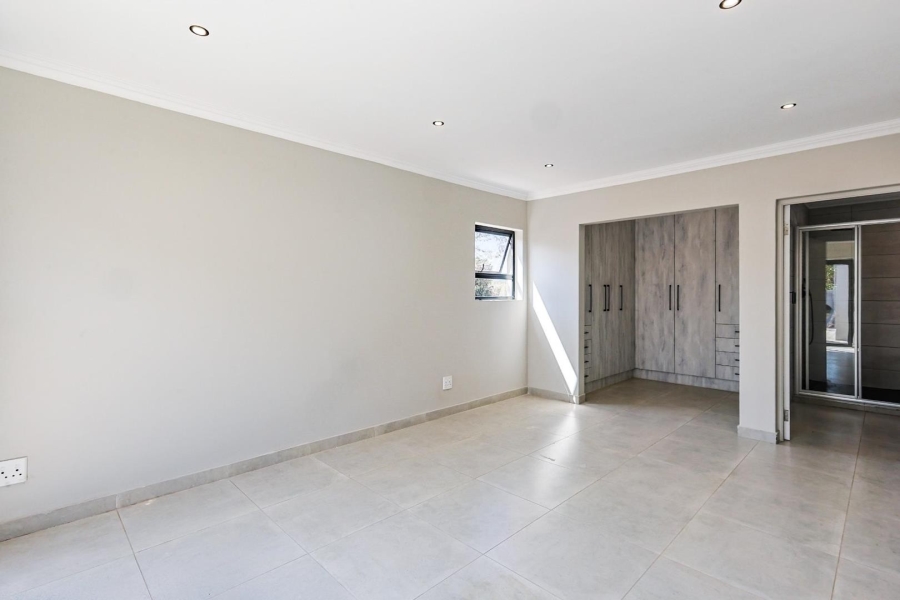 5 Bedroom Property for Sale in Silverwoods Country Estate Gauteng