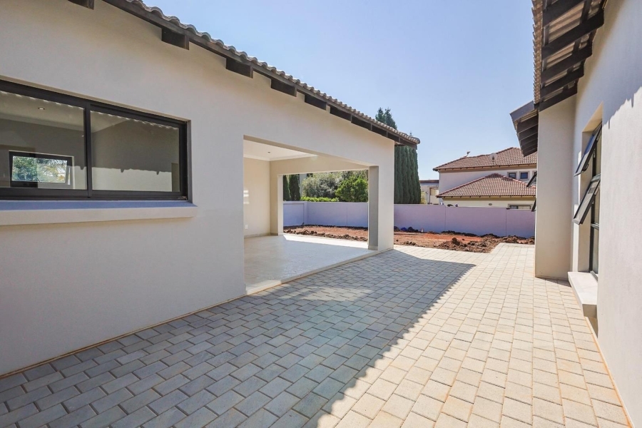 5 Bedroom Property for Sale in Silverwoods Country Estate Gauteng