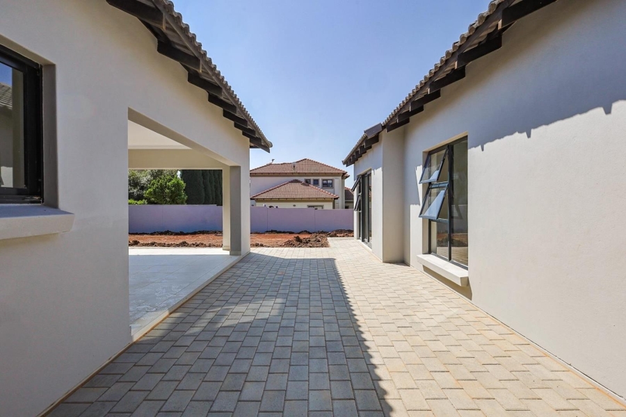5 Bedroom Property for Sale in Silverwoods Country Estate Gauteng