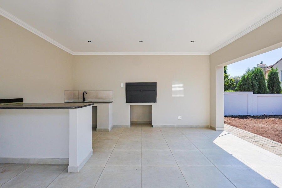 5 Bedroom Property for Sale in Silverwoods Country Estate Gauteng