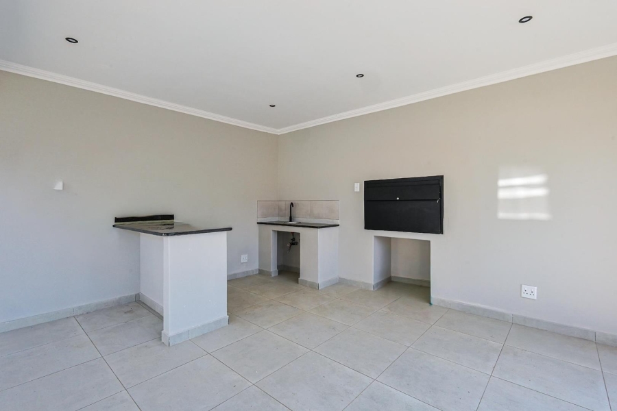 5 Bedroom Property for Sale in Silverwoods Country Estate Gauteng