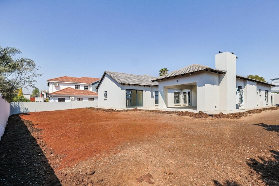 5 Bedroom Property for Sale in Silverwoods Country Estate Gauteng