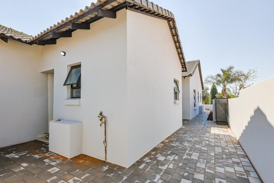 5 Bedroom Property for Sale in Silverwoods Country Estate Gauteng