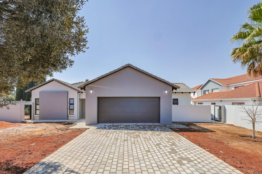 5 Bedroom Property for Sale in Silverwoods Country Estate Gauteng