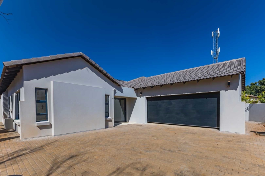 5 Bedroom Property for Sale in Silverwoods Country Estate Gauteng