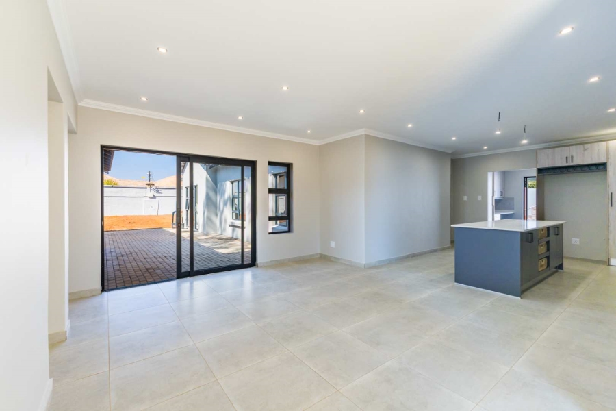 5 Bedroom Property for Sale in Silverwoods Country Estate Gauteng