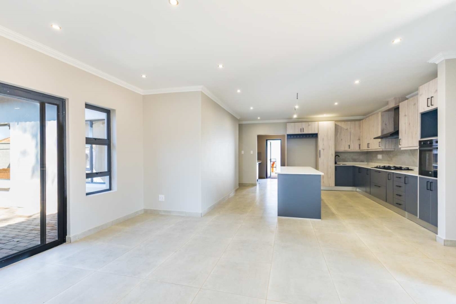 5 Bedroom Property for Sale in Silverwoods Country Estate Gauteng