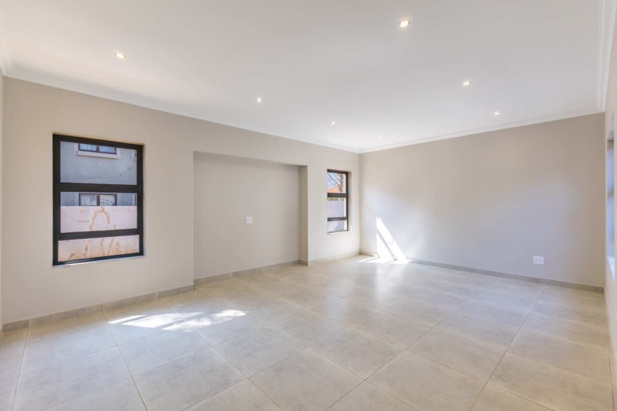 5 Bedroom Property for Sale in Silverwoods Country Estate Gauteng
