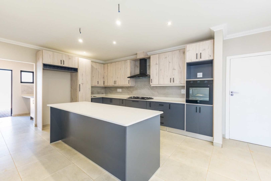 5 Bedroom Property for Sale in Silverwoods Country Estate Gauteng