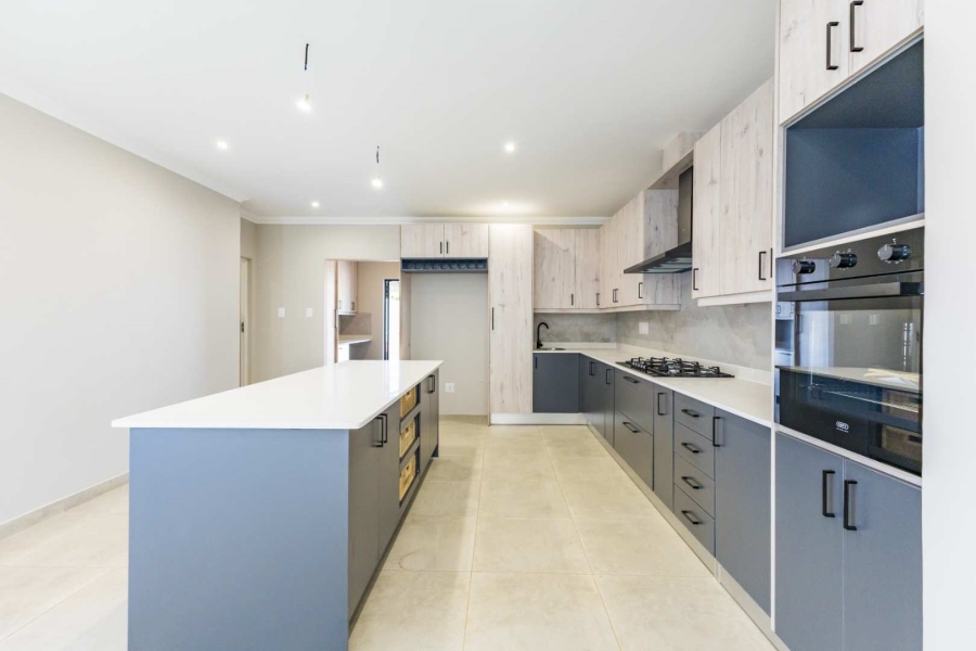 5 Bedroom Property for Sale in Silverwoods Country Estate Gauteng