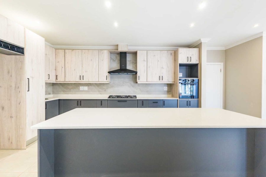 5 Bedroom Property for Sale in Silverwoods Country Estate Gauteng
