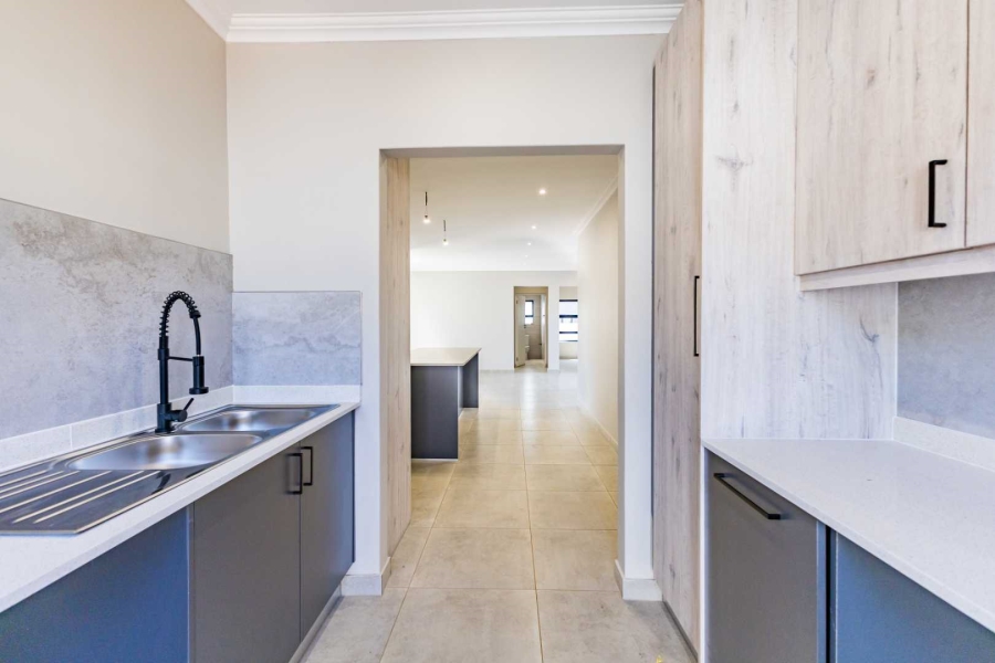 5 Bedroom Property for Sale in Silverwoods Country Estate Gauteng