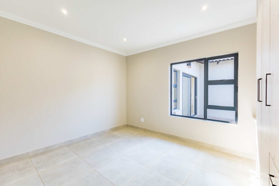 5 Bedroom Property for Sale in Silverwoods Country Estate Gauteng