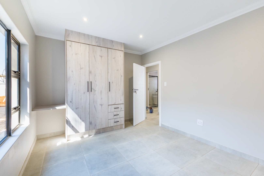 5 Bedroom Property for Sale in Silverwoods Country Estate Gauteng