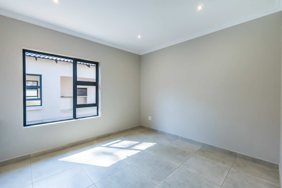 5 Bedroom Property for Sale in Silverwoods Country Estate Gauteng