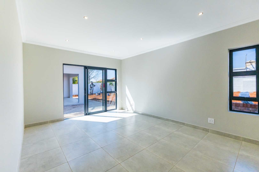 5 Bedroom Property for Sale in Silverwoods Country Estate Gauteng