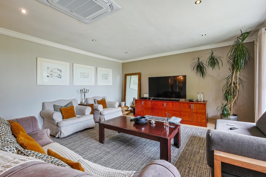 6 Bedroom Property for Sale in Waterkloof Gauteng