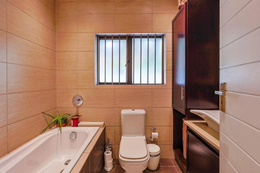 6 Bedroom Property for Sale in Waterkloof Gauteng