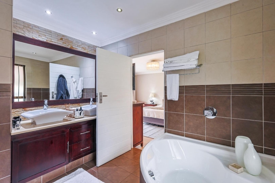 6 Bedroom Property for Sale in Waterkloof Gauteng