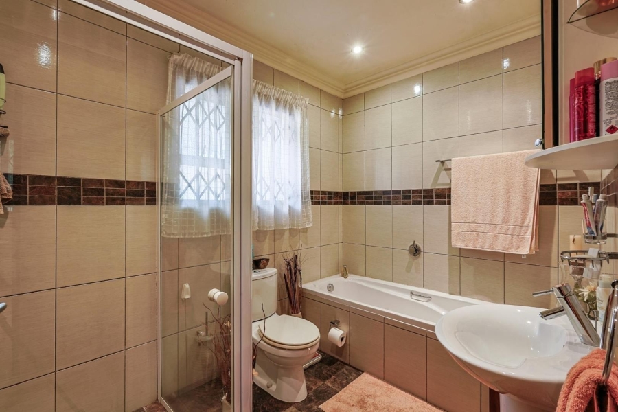 6 Bedroom Property for Sale in Waterkloof Gauteng