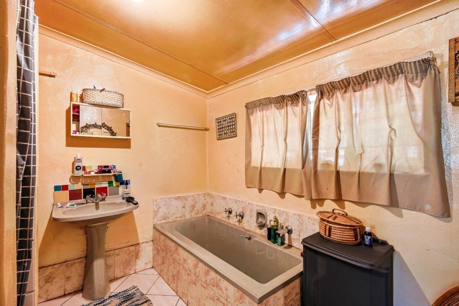 7 Bedroom Property for Sale in Waterkloof Ridge Gauteng