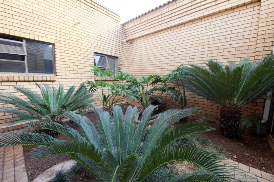 4 Bedroom Property for Sale in Woodhill Estate Gauteng