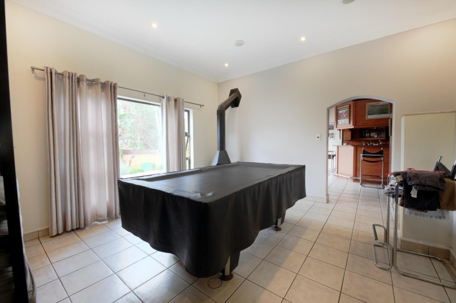 4 Bedroom Property for Sale in Woodhill Estate Gauteng