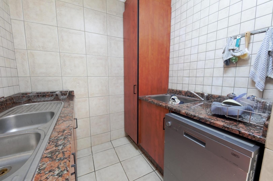 4 Bedroom Property for Sale in Woodhill Estate Gauteng