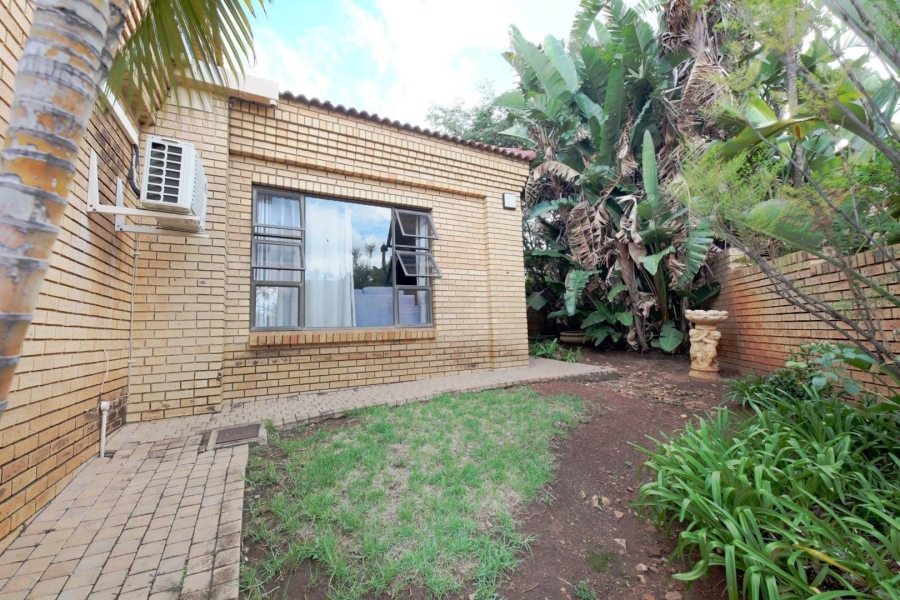 4 Bedroom Property for Sale in Woodhill Estate Gauteng