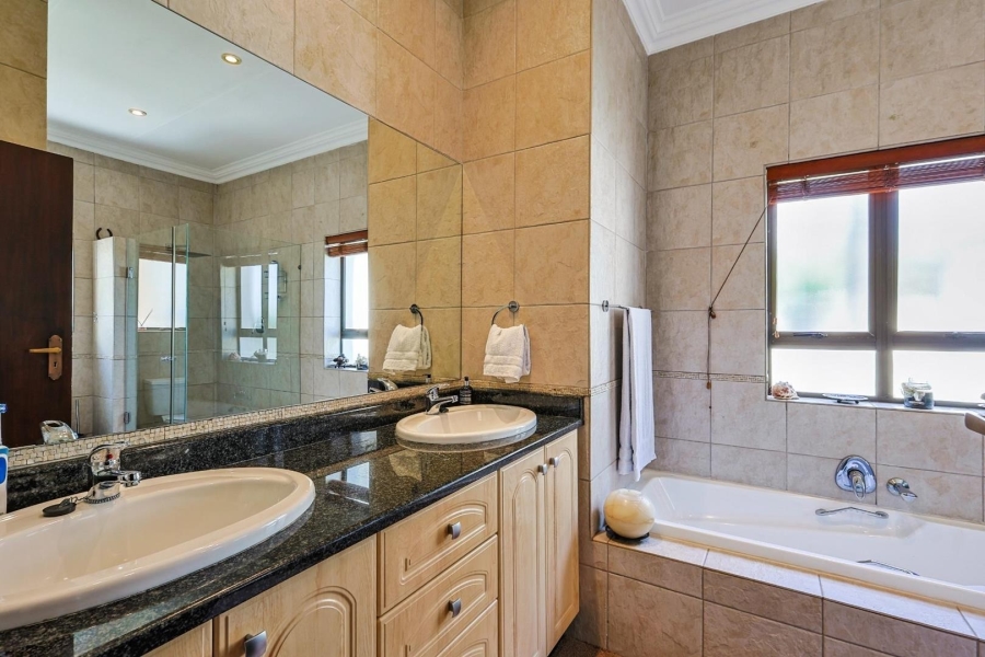 4 Bedroom Property for Sale in Waterkloof Ridge Gauteng