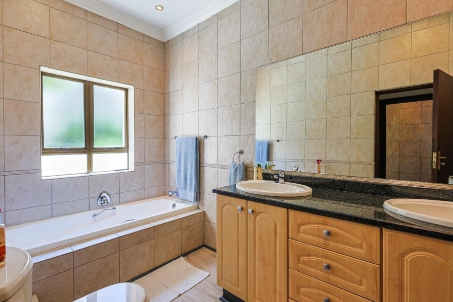 4 Bedroom Property for Sale in Waterkloof Ridge Gauteng