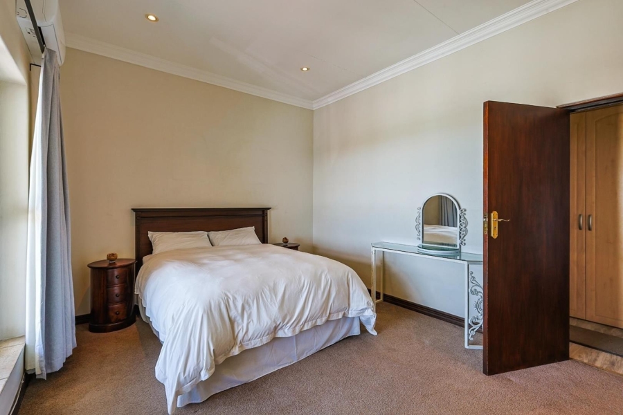 4 Bedroom Property for Sale in Waterkloof Ridge Gauteng