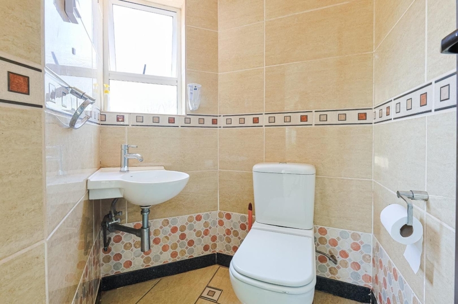 To Let 6 Bedroom Property for Rent in Silver Lakes Gauteng