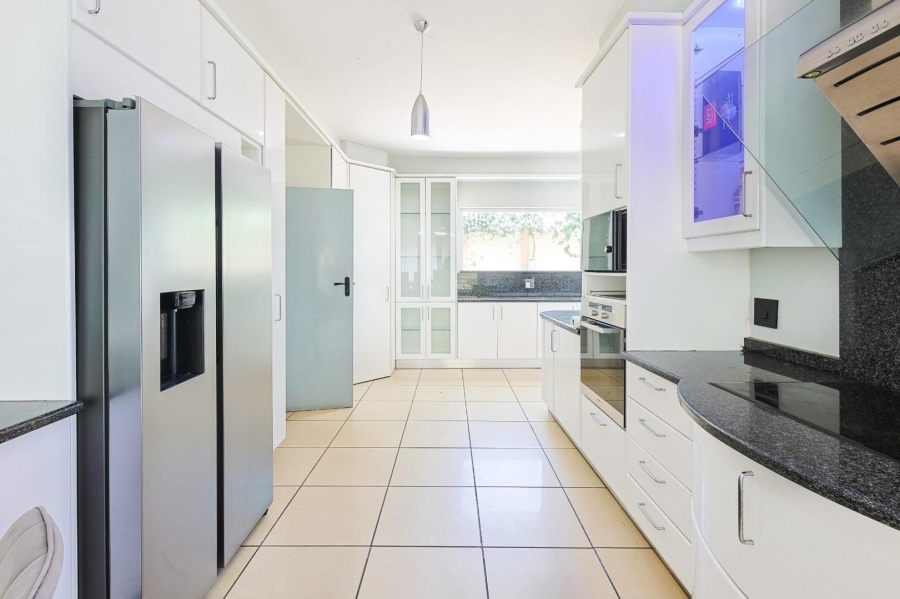 To Let 6 Bedroom Property for Rent in Silver Lakes Gauteng