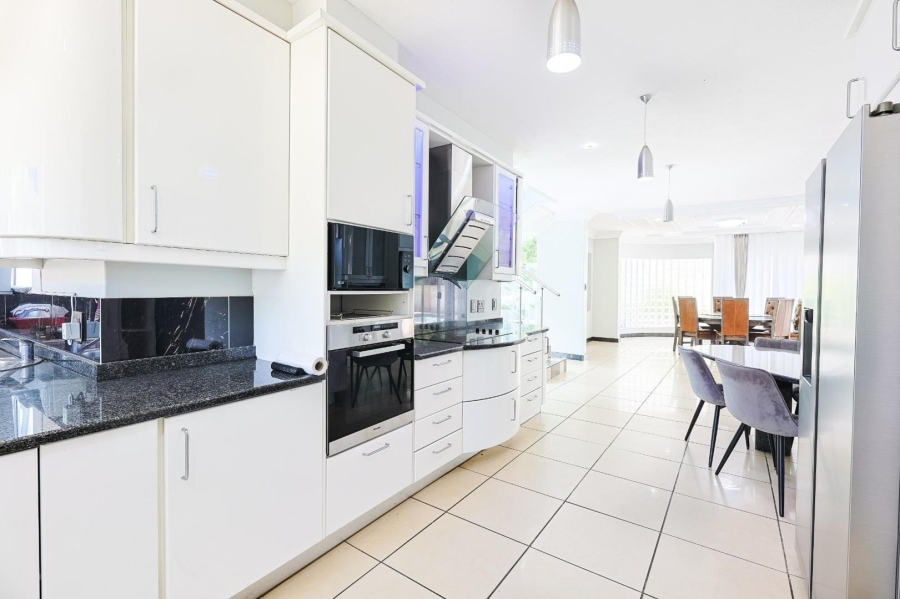 To Let 6 Bedroom Property for Rent in Silver Lakes Gauteng